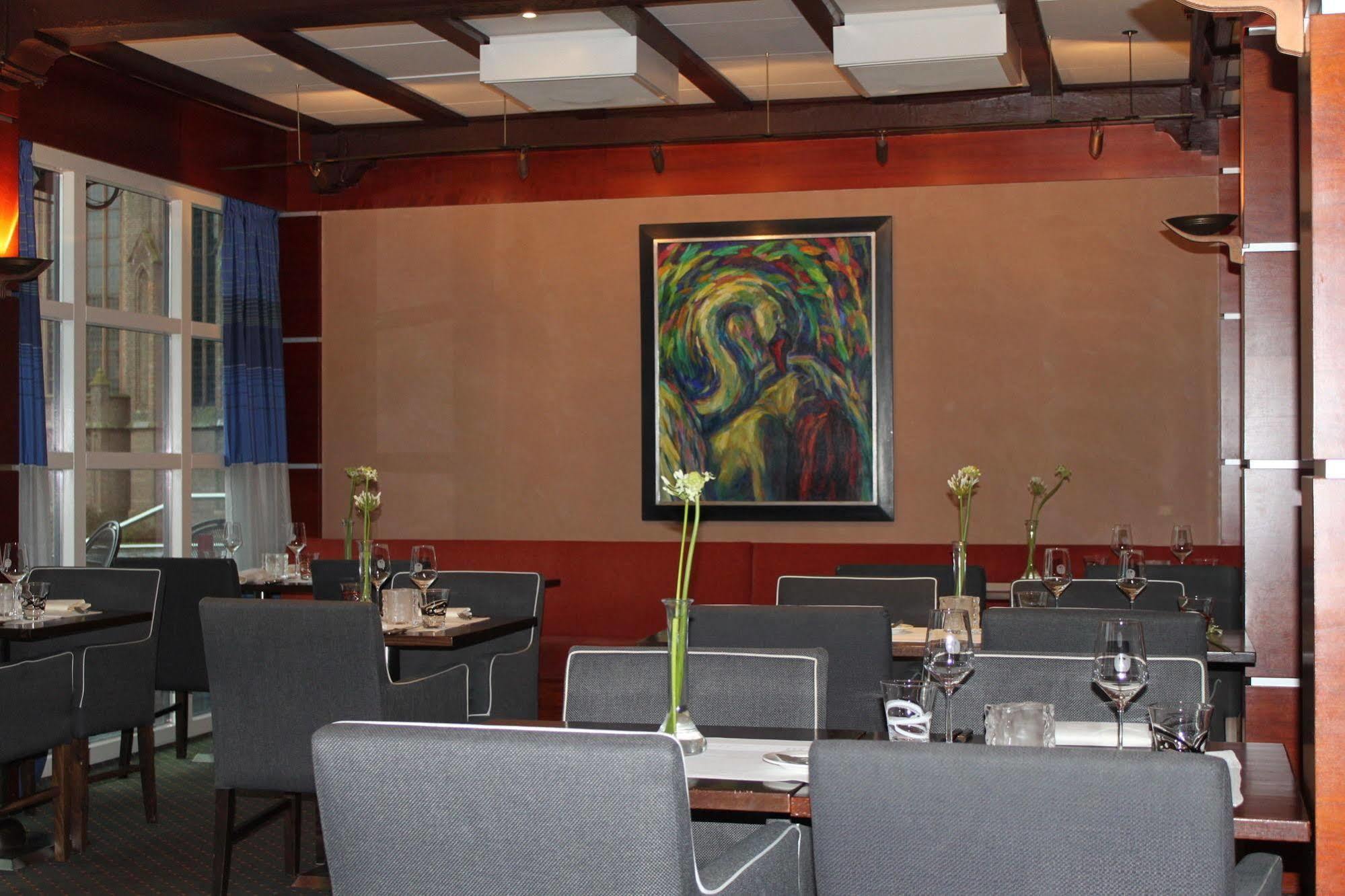 Hotel Restaurant De Zwaan Raalte Exterior photo